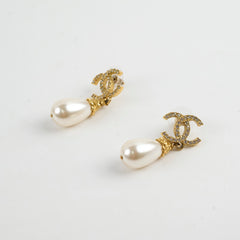 Chanel CC Logo Pearl Drop Earrings Costume Jewellery Chanel CC Logo Pearl Drop Earrings Costume Jewellery