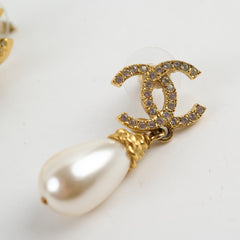 Chanel CC Logo Pearl Drop Earrings Costume Jewellery Chanel CC Logo Pearl Drop Earrings Costume Jewellery