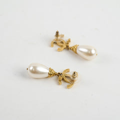 Chanel CC Logo Pearl Drop Earrings Costume Jewellery Chanel CC Logo Pearl Drop Earrings Costume Jewellery