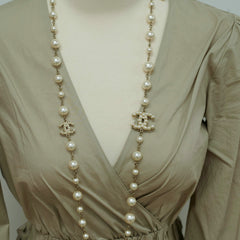 Chanel Long Necklace Pearls (Costume Jewellery) Chanel Long Necklace Pearls (Costume Jewellery)