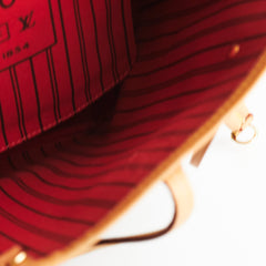 Louis Vuitton Neverfull MM Monogram Shoulder Bag Louis Vuitton Neverfull MM Monogram Shoulder Bag