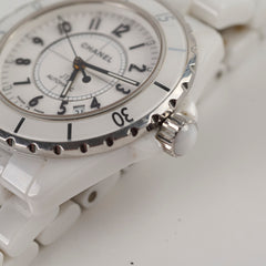 Chanel J12 ceramic 33mm automatic watch white Chanel J12 ceramic 33mm automatic watch white