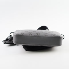Louis Vuitton Men's Trio Messenger Bag Grey