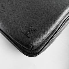 Louis Vuitton Men's Avenue Sling Bag Black