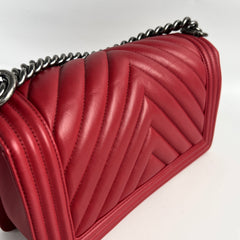 Chanel Boy Old Medium Chevron Lambskin Red - 22 Series