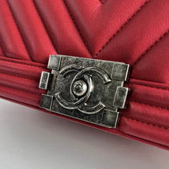 Chanel Boy Old Medium Chevron Lambskin Red - 22 Series