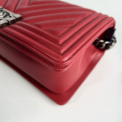 Chanel Boy Old Medium Chevron Lambskin Red - 22 Series