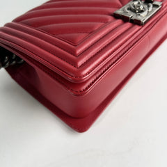 Chanel Boy Old Medium Chevron Lambskin Red - 22 Series