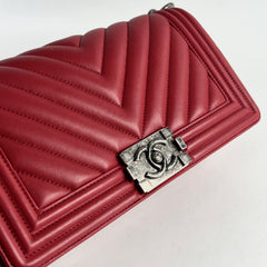 Chanel Boy Old Medium Chevron Lambskin Red - 22 Series
