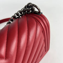 Chanel Boy Old Medium Chevron Lambskin Red - 22 Series
