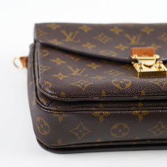 Louis Vuitton Pochette Metis Monogram
