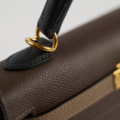 Hermes Kelly 25 Epsom B Stamp 2023 Noir/Ecorce/Etoupe