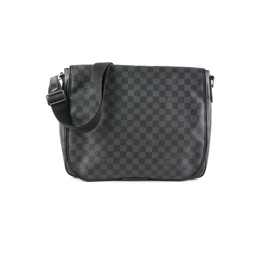 Louis Vuitton Mens Damier Graphite Daniel GM Messenger Bag Black Grey Canvas