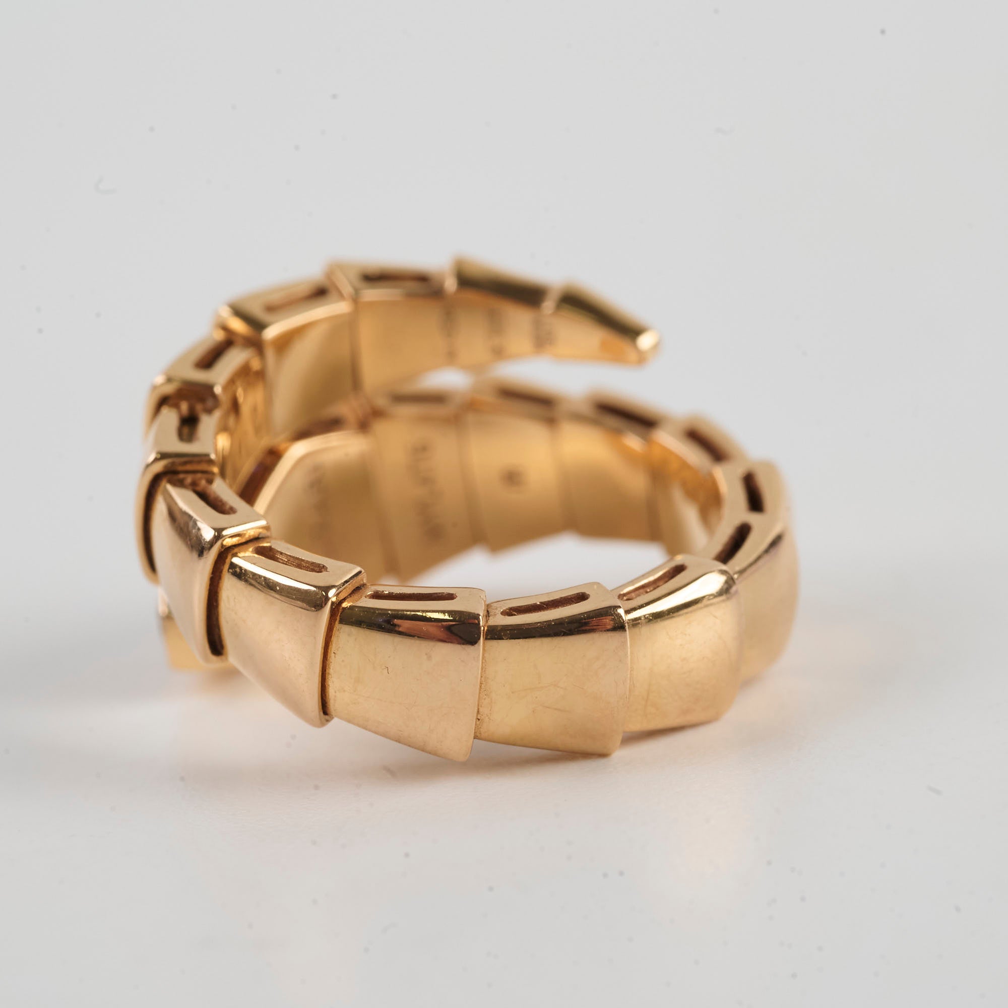 Gold ring with geometric design 
