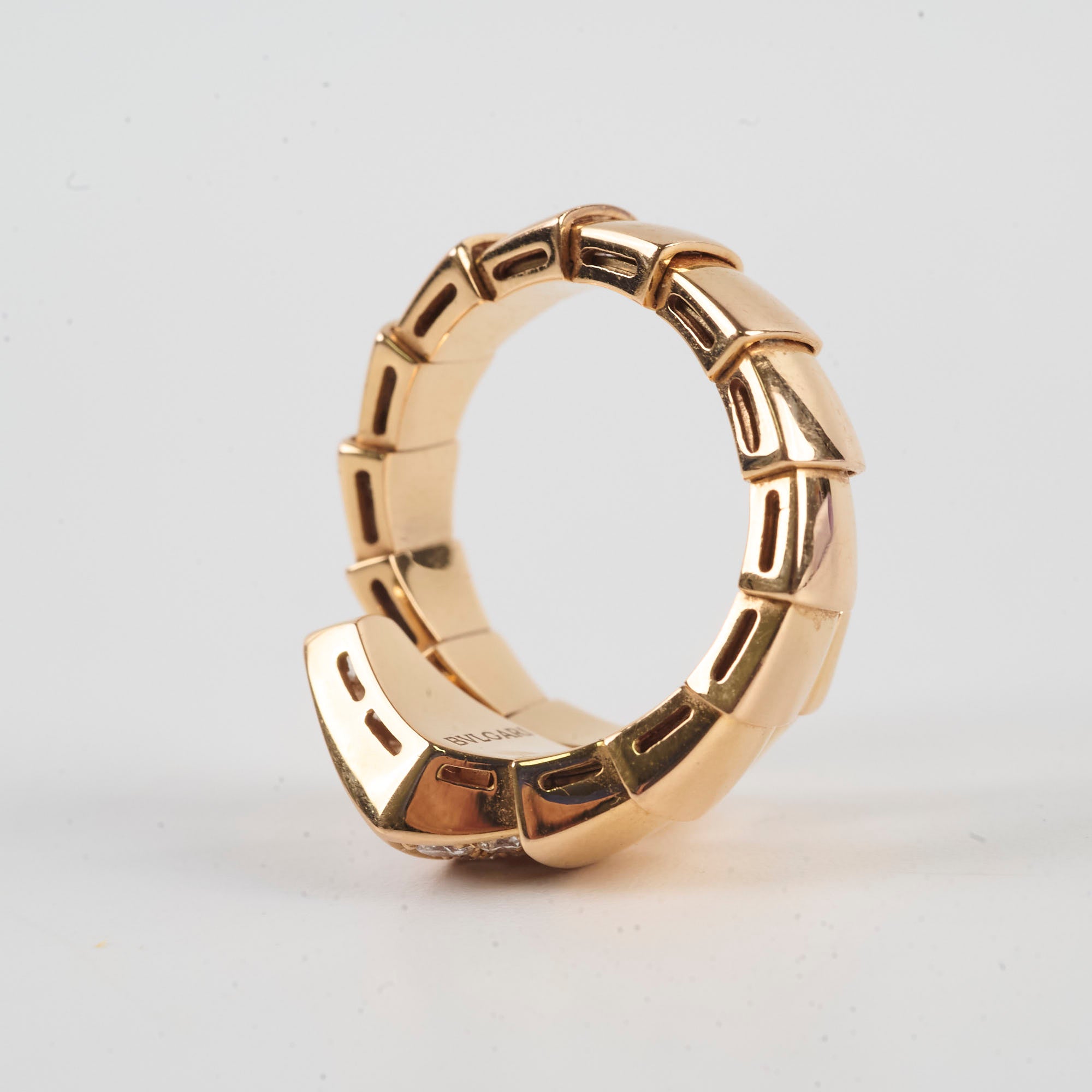 Gold ring with geometric design 