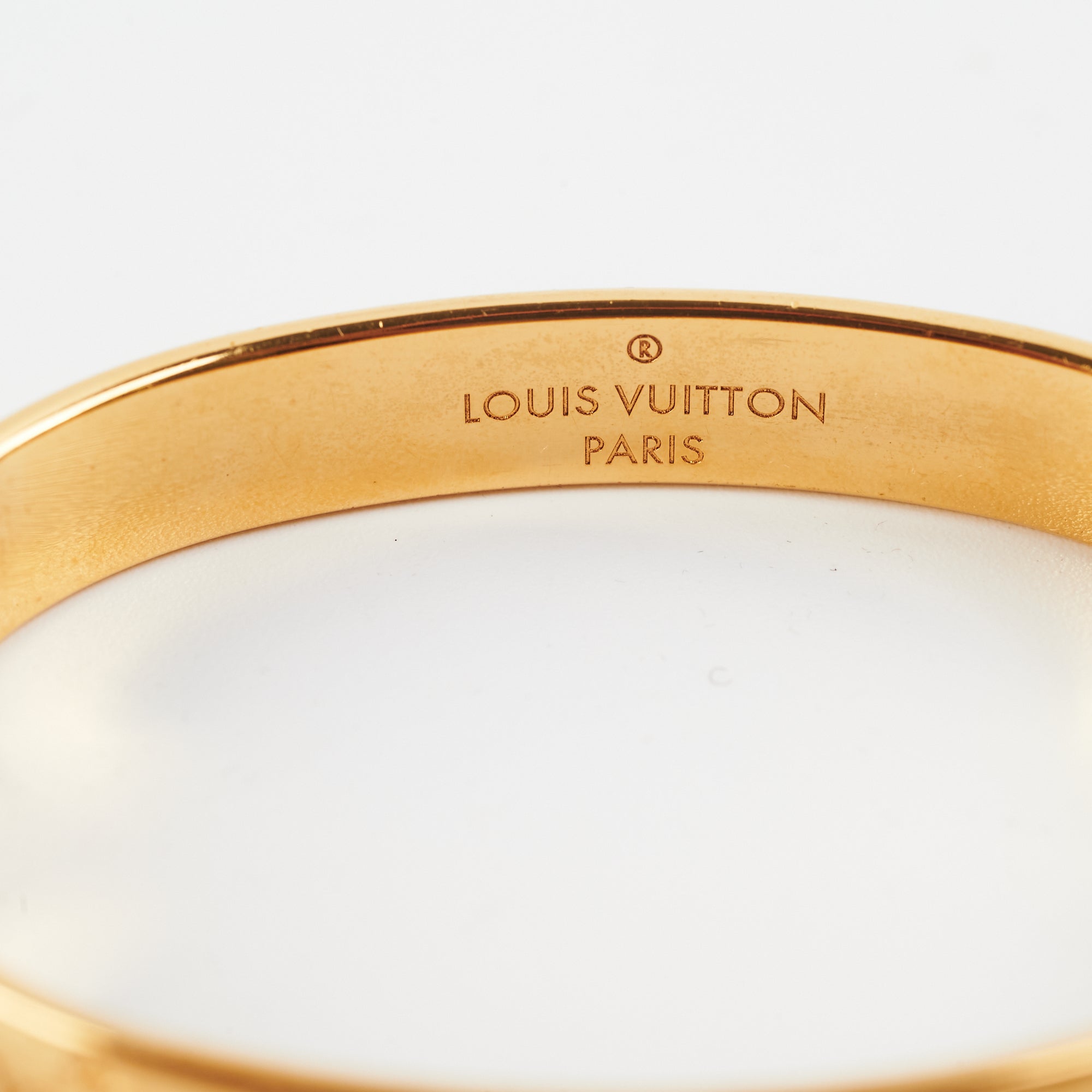 Louis Vuitton Nanogram Cuff Gold Metal. Size S
