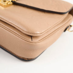 Louis Vuitton Pochette Metis Empreinte Beige