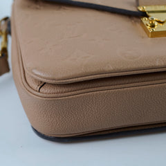Louis Vuitton Pochette Metis Empriente Beige