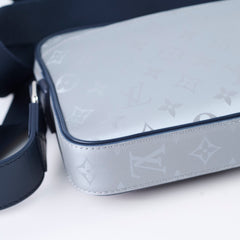 Louis Vuitton Alpha Messenger Satellite