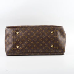 Louis Vuitton Artsy Monogram MM