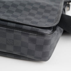 Louis Vuitton Messenger Bag Damier Graphite