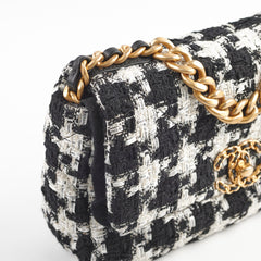 Chanel 19 Tweed Medium 2020