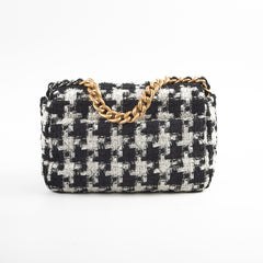 Chanel 19 Tweed Medium 2020