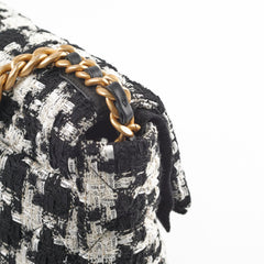 Chanel 19 Tweed Medium 2020
