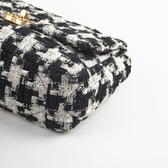 Chanel 19 Tweed Medium 2020