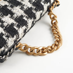 Chanel 19 Tweed Medium 2020