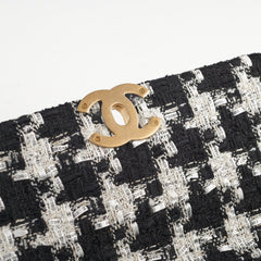 Chanel 19 Tweed Medium 2020