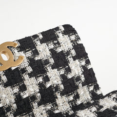 Chanel 19 Tweed Medium 2020