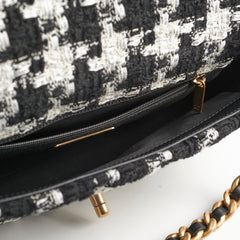 Chanel 19 Tweed Medium 2020