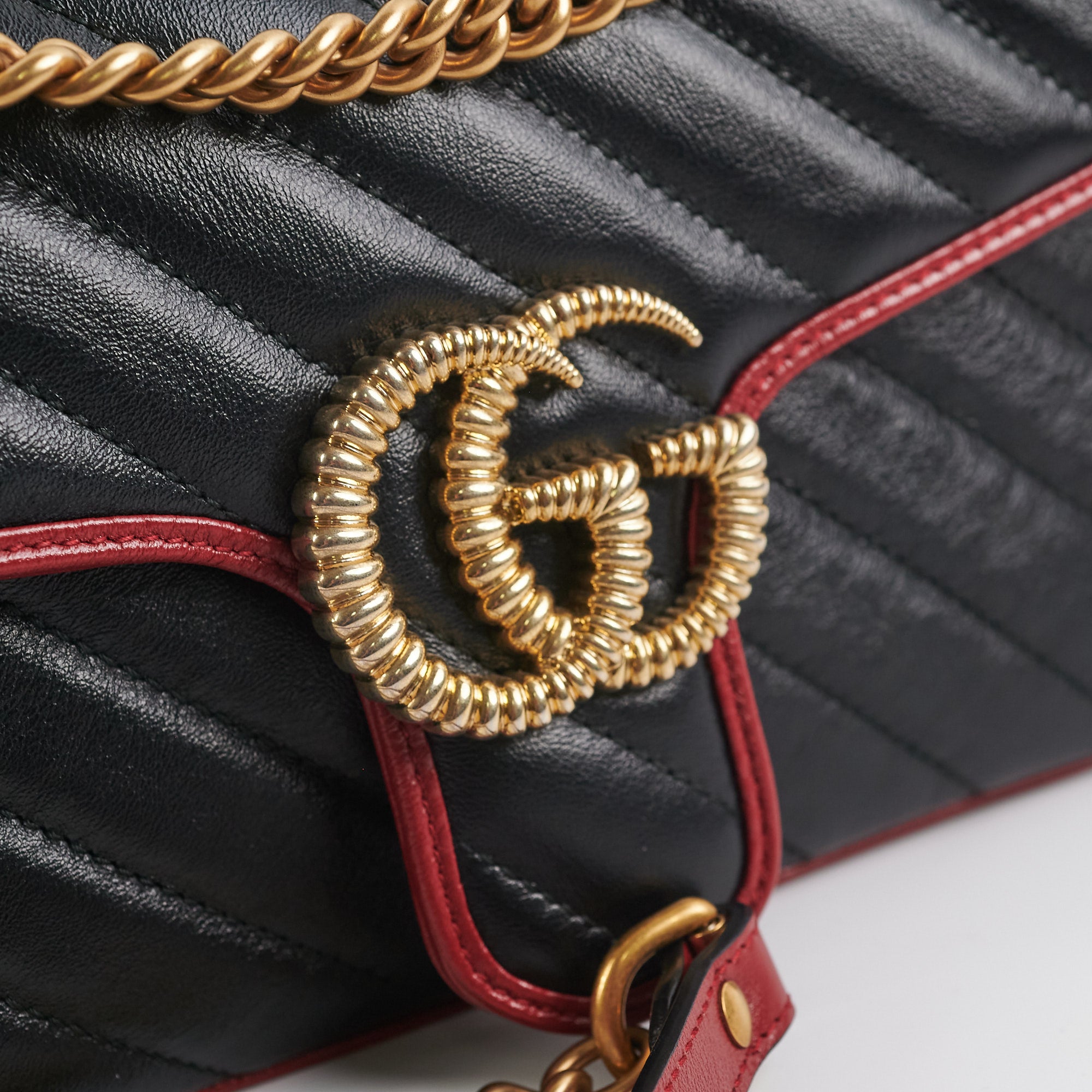 Gucci women's GG Marmont 2.0 mini bag - buy for 630900 KZT in the official  Viled online store, art. 699514 DTDHT.6832_U_232