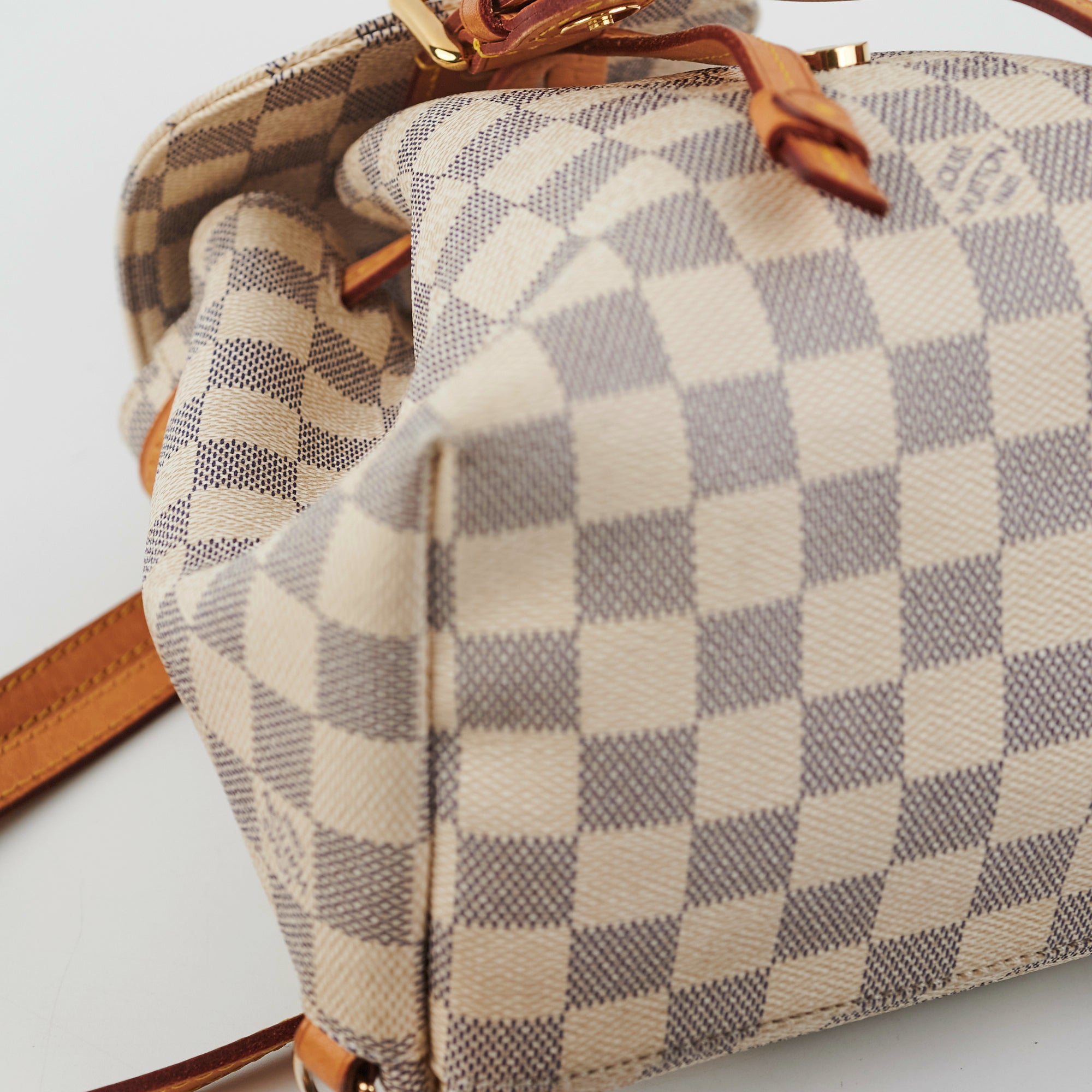 louis vuitton bb sperone backpack Damier Azur which acquires an attractive patina over time. Louis Vuitton damier Azur Sperone