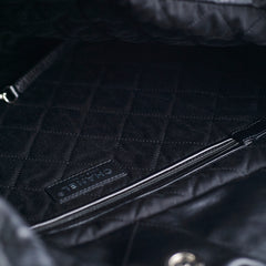 HOLD CV Chanel 22 So Black Medium Calfskin Handbag