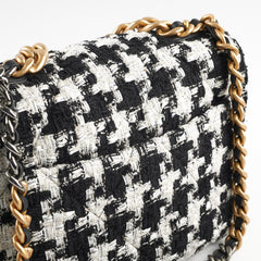 Chanel 19 Tweed Medium/Large 2020