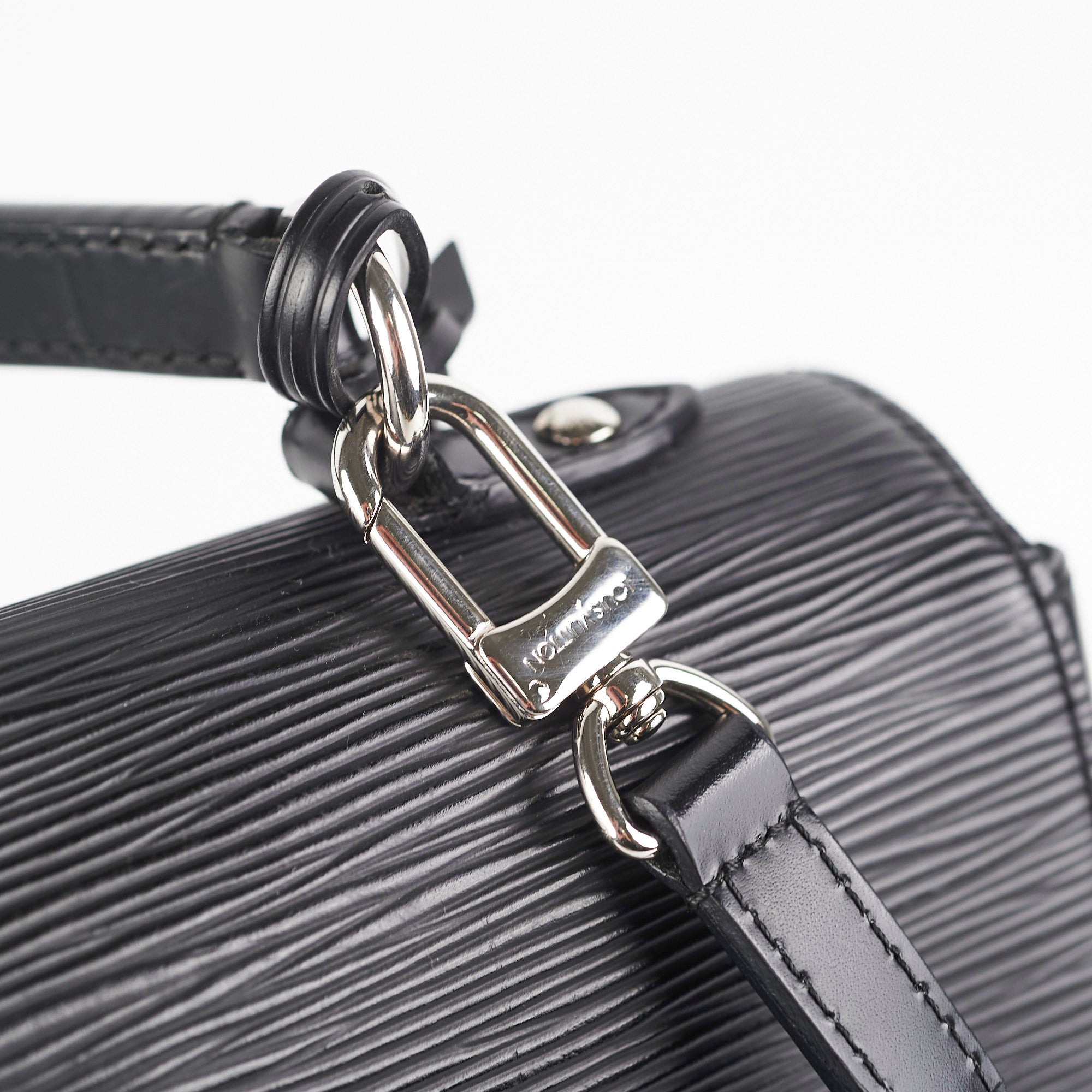Louis Vuitton® Cluny Mini  Black leather handbags, Bags, Woman
