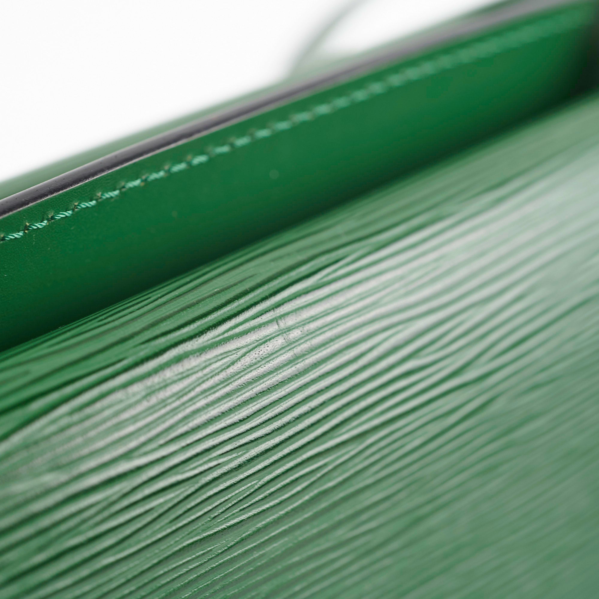 ly Rare Louis Vuitton Grenelle Epi Leather Mini Shoulder Bag Pochette Green