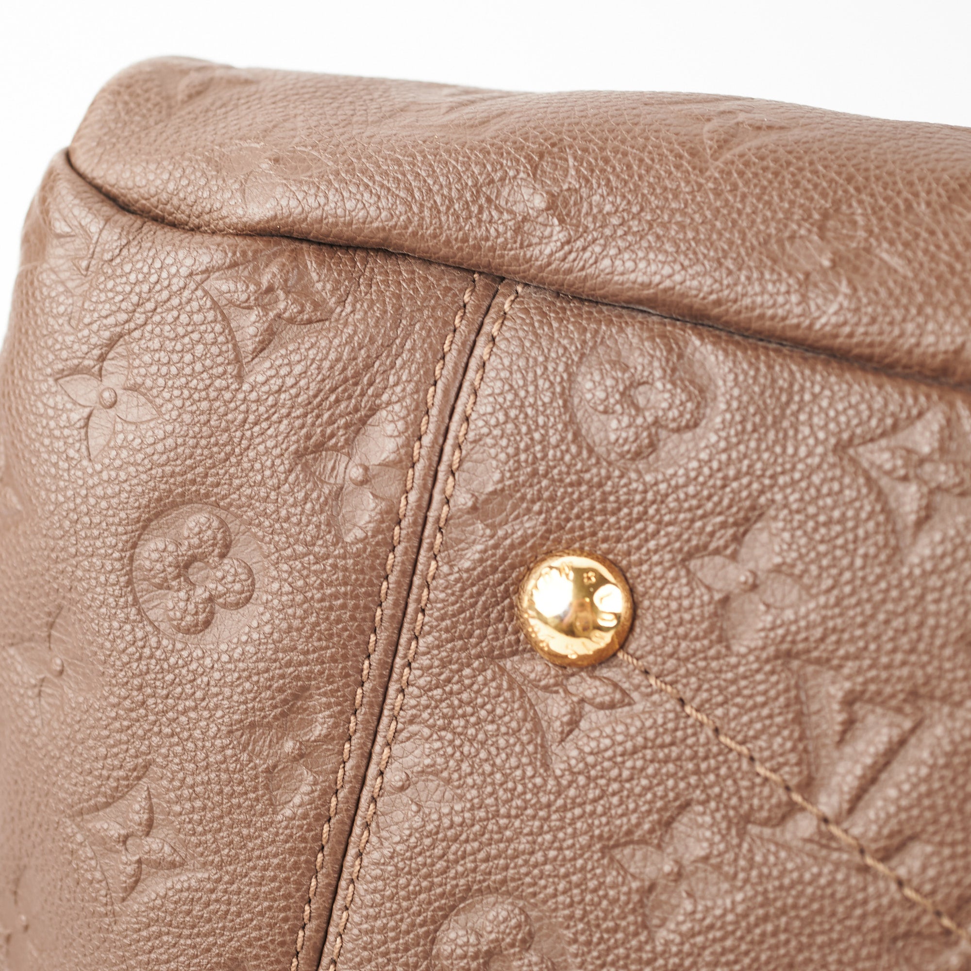 Artsy leather handbag Louis Vuitton Black in Leather - 25761529