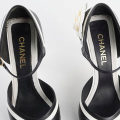 Chanel Pumps Size 41 Black/White