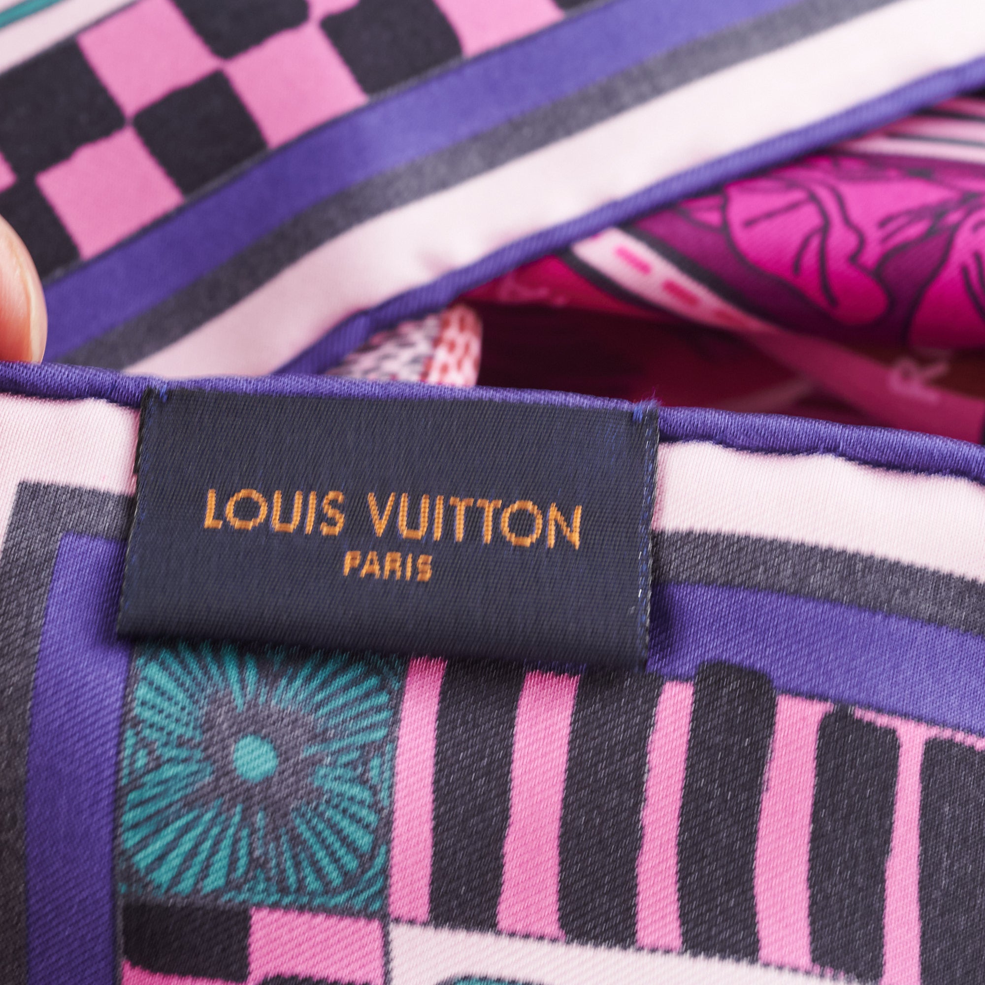 Louis Vuitton Echarpe Logomania Scarf Pink - THE PURSE AFFAIR