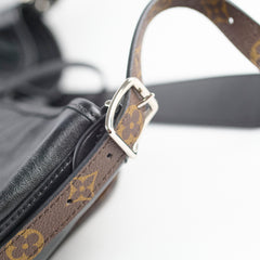 Louis Vuitton Carryall Vibe MM Black Microchip