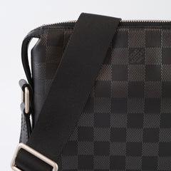 Louis Vuitton Discovery Messenger BB