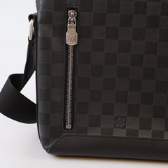 Louis Vuitton Discovery Messenger BB