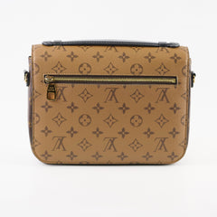Beige handbag with monogram pattern 