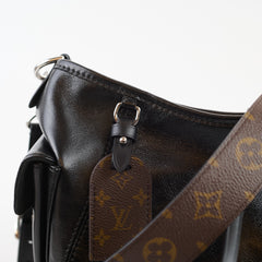 Louis Vuitton Carryall Cargo Vibe Black