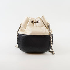 Chanel Gabrielle Bucket Bag white/black