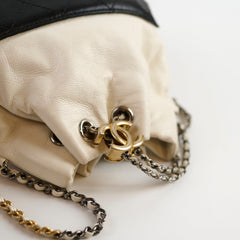 Chanel Gabrielle Bucket Bag white/black