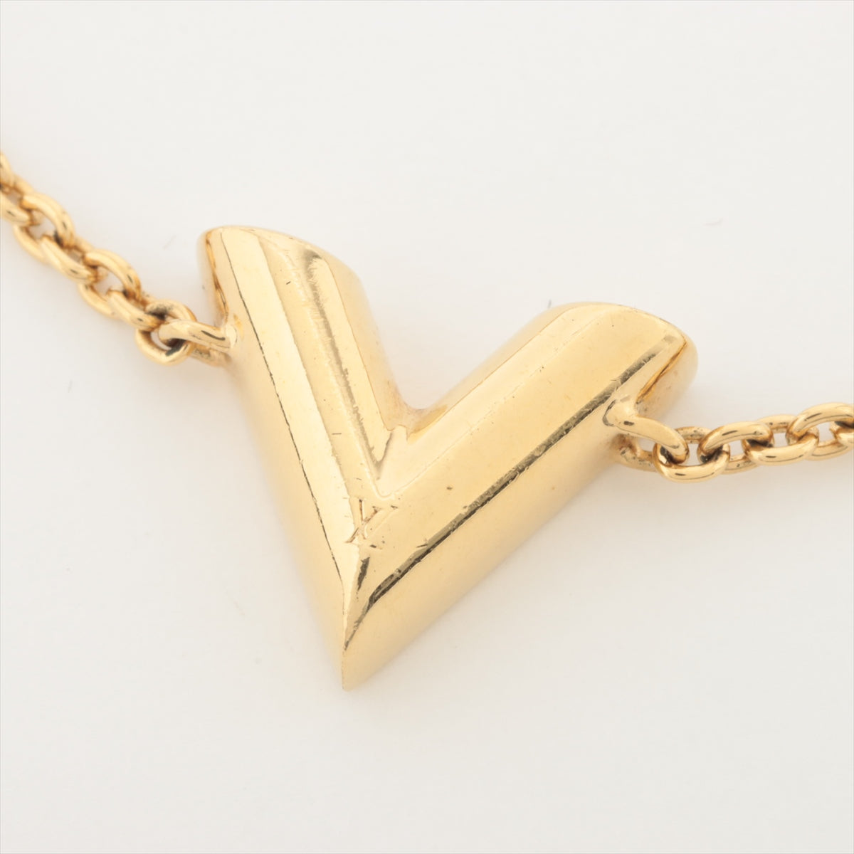 Louis Vuitton Monogram V Essential Bracelet 17 – The Closet